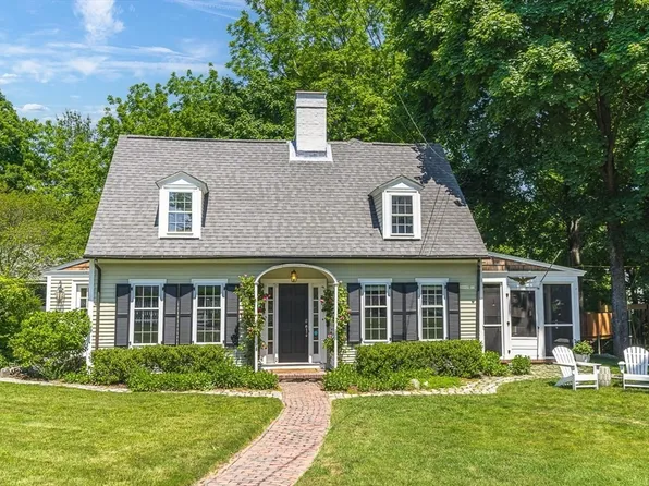 59 Oakland St, Melrose, MA 02176