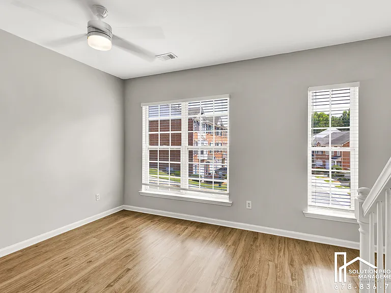 3160 Mill Springs Cir — Photo 5