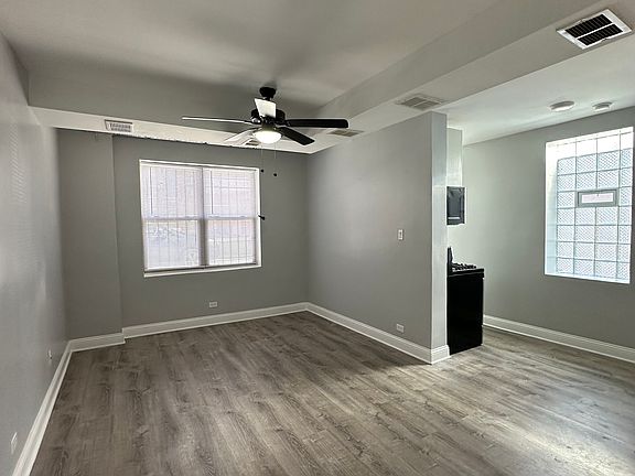 3rd image of 4752 N Maplewood Ave #G