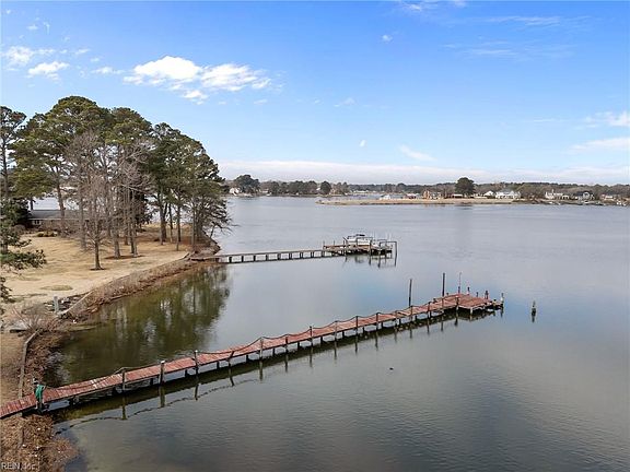 3rd image of 450 Robin Rd