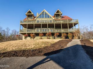 159 Spotted Fawn Ln, Dandridge, TN 37725