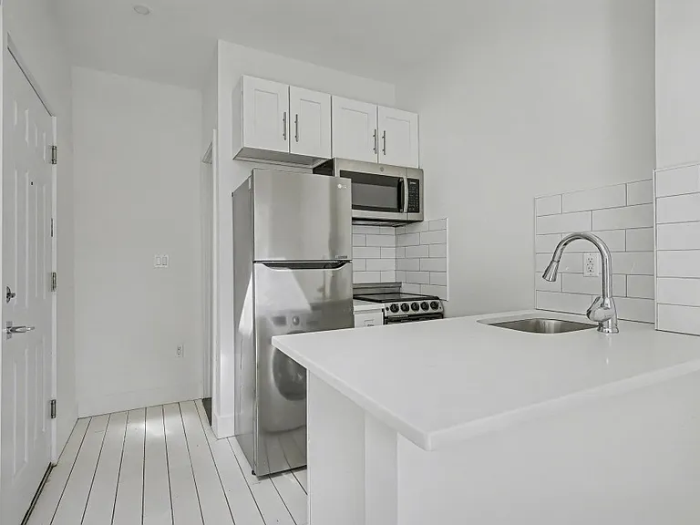 317 E 5th St #5B — Photo 1