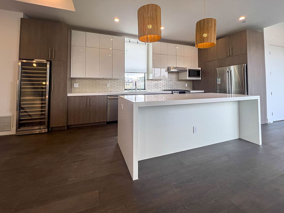 1st image of 948 N Benton Way