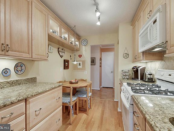 5th image of 4 Monroe St APT 702