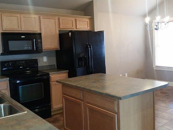 3rd image of 662 Olivia Ln