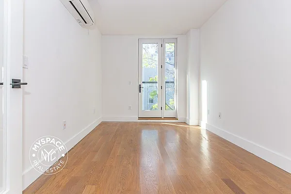 Rented by MySpaceNYC | media 6
