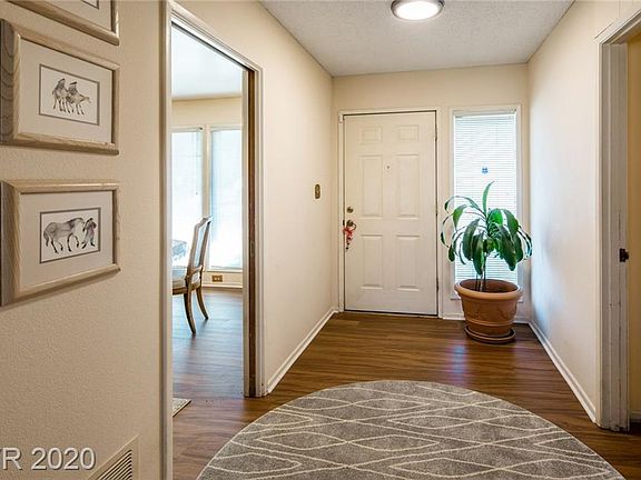 3rd image of 901 Ironwood Dr
