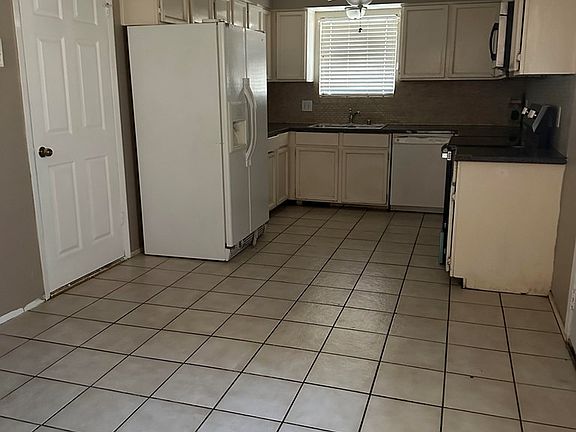 3rd image of 4402 Spence Dr