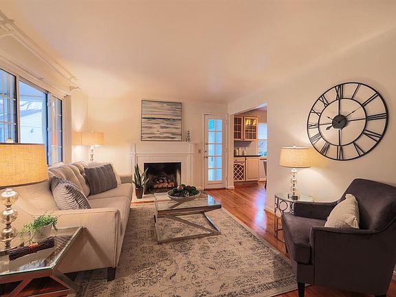 3rd image of 1005 Urbancrest Pl