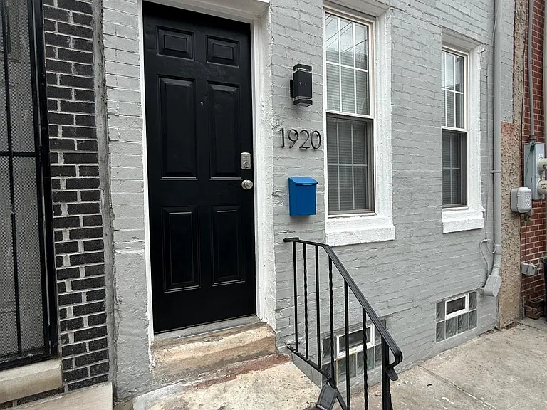 1920 N Darien St — Photo 3