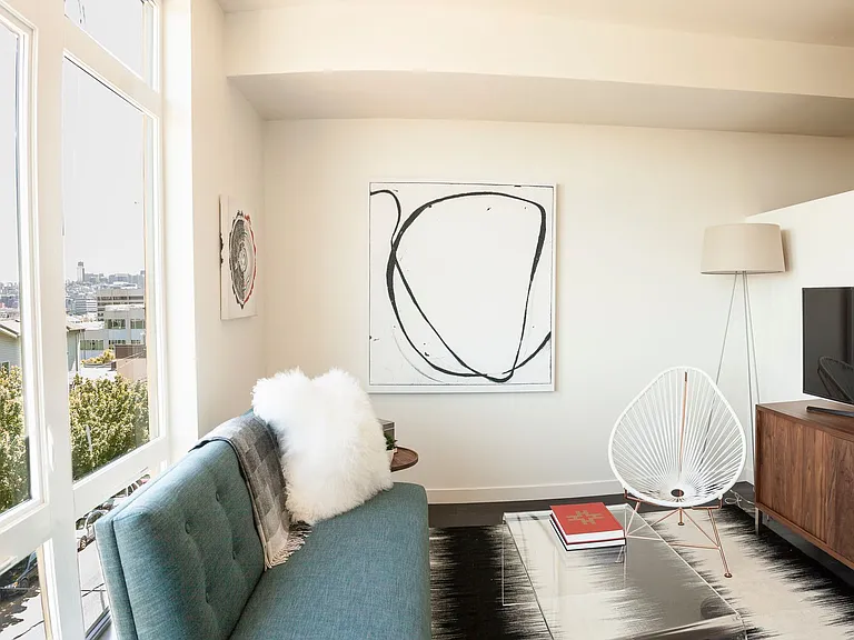 Welcome to Dexter Hayes! Modern convenience with exceptional views! — Photo 19