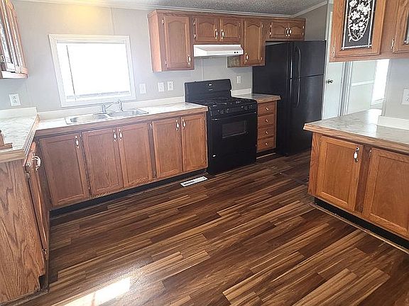4th image of 43544 Greenview Dr