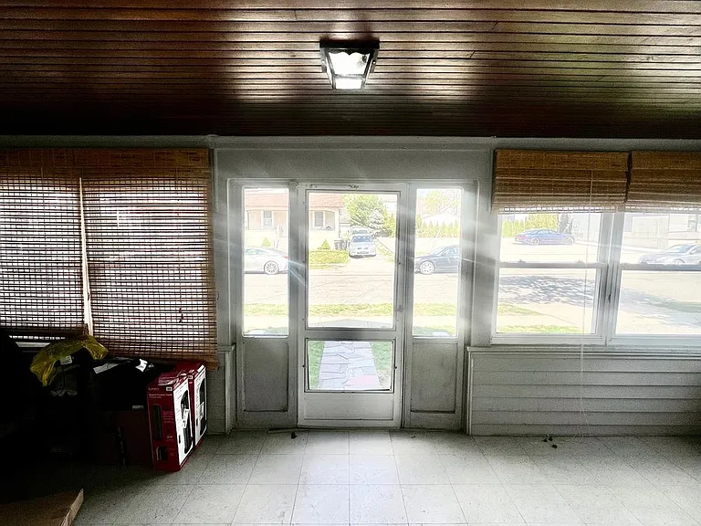 309 Franklin Ave — Photo 2
