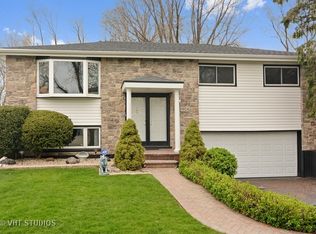 1924 E Yuma Ln, Mount Prospect, IL 60056
