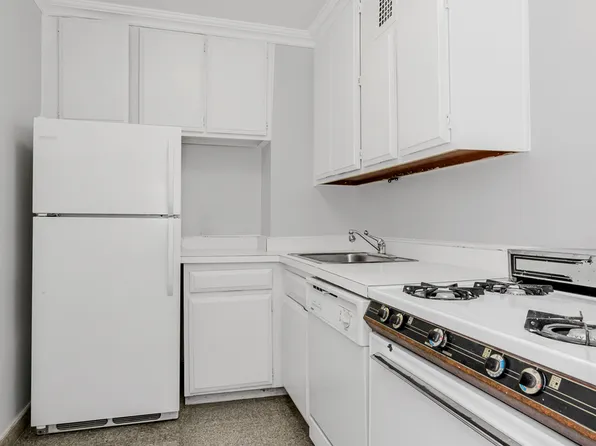 305 East 24th Street image 7 of 10