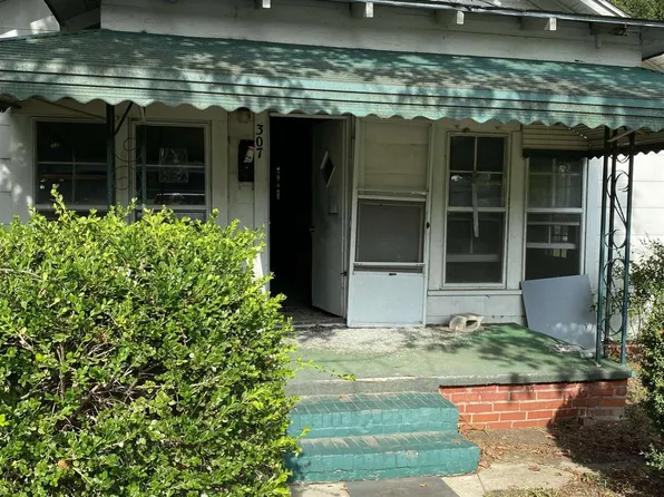 307 Burke St, Dunn, NC 28334