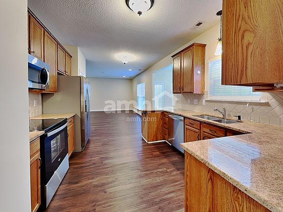 3rd image of 808 Vonkramer Ct