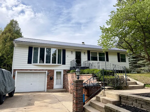 1027 N Rath Ave, Ludington, MI 49431