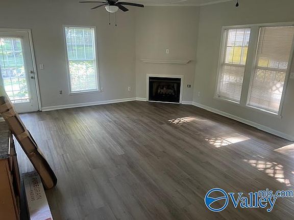 5th image of 36 Fieldridge Ln