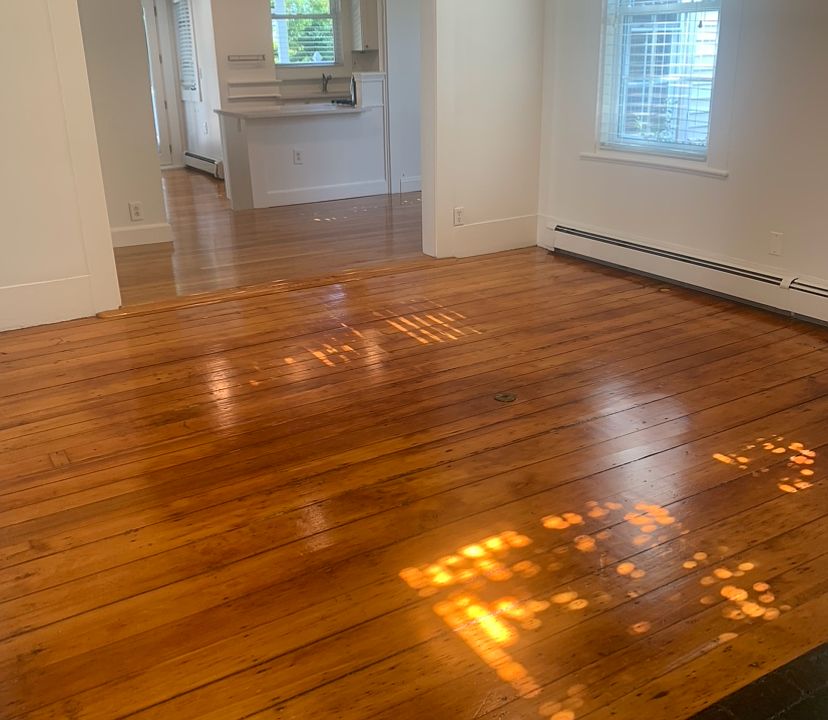 LR looking into dr/ kitchen