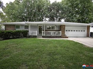 321 Jeffery Dr, Lincoln, NE 68505