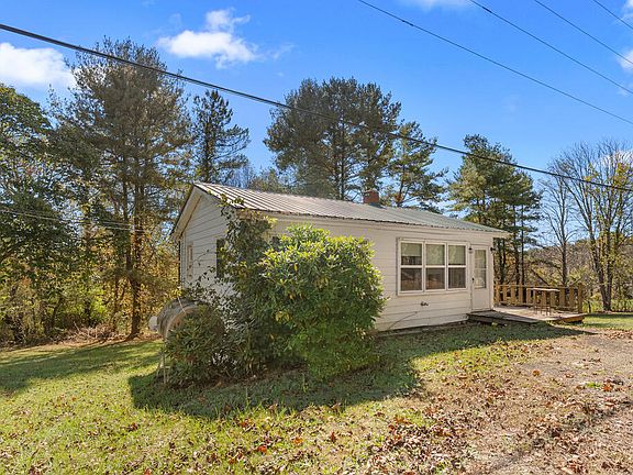 3rd image of 482 Deer Ridge Rd