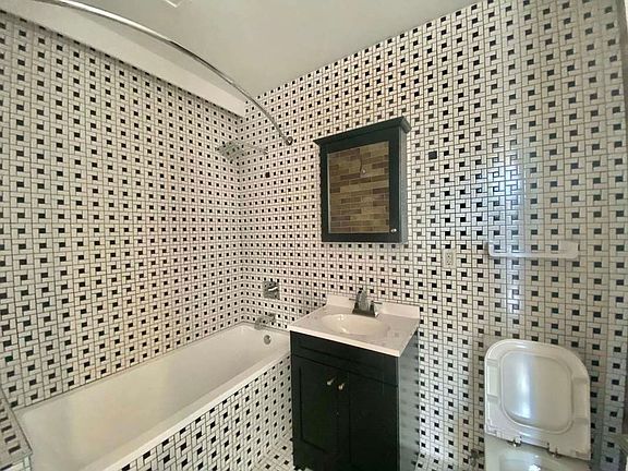 5th image of 615 E 17th St #4AB