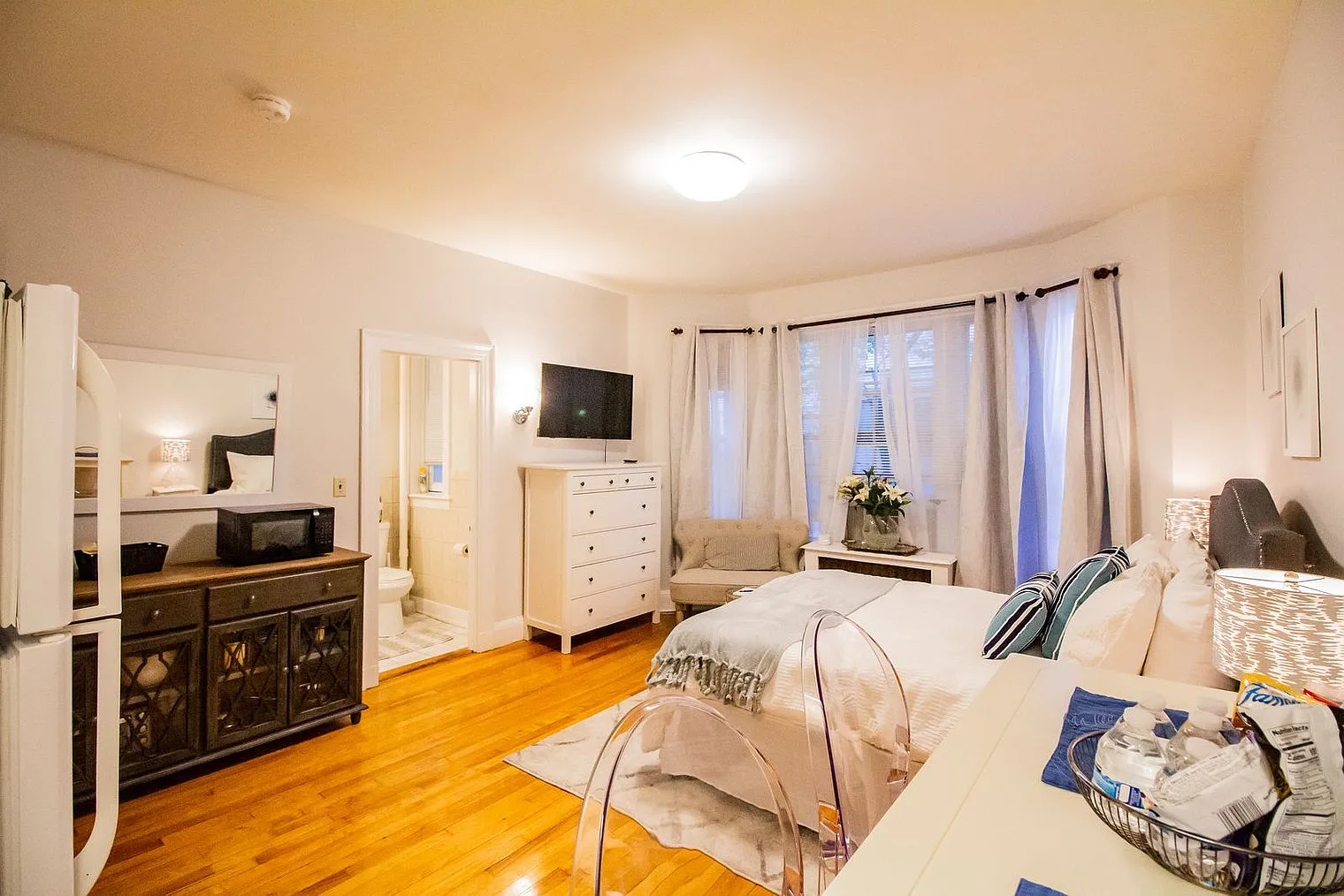 Studio, 1.0 bath, 441 sqft, $2,832 — Photo 2