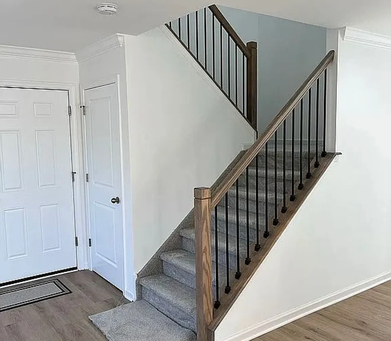 4 bed, 2.5 bath, 2200 sqft, $4,500 — Photo 4