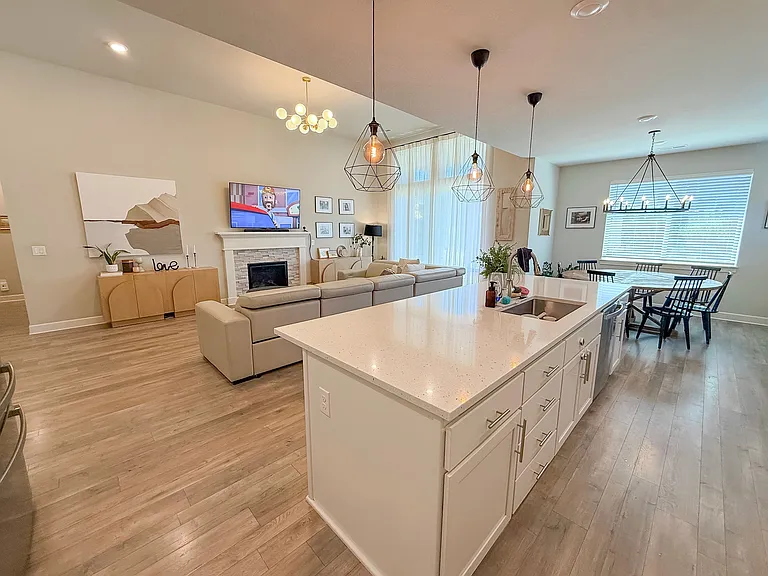 4785 S 16th Dr — Photo 13