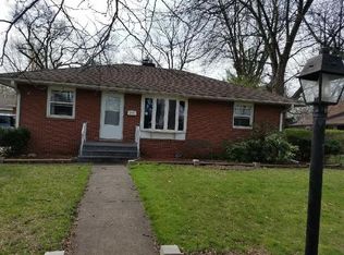 215 W Oak Pl, Griffith, IN 46319
