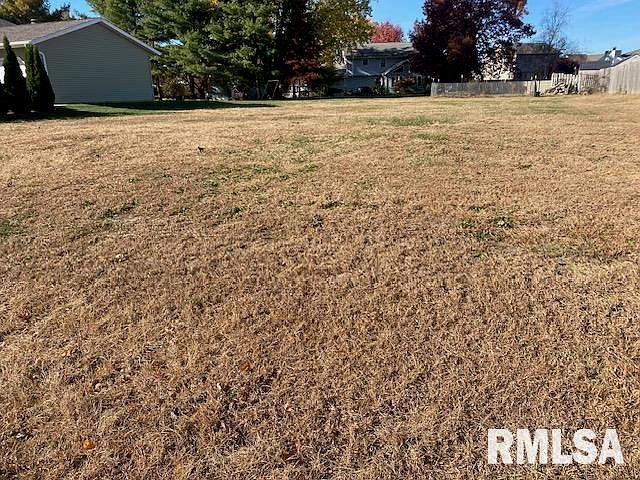 2nd image of 2105 Alameda Dr