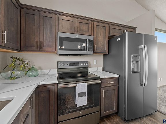4th image of 406 Lien Ave