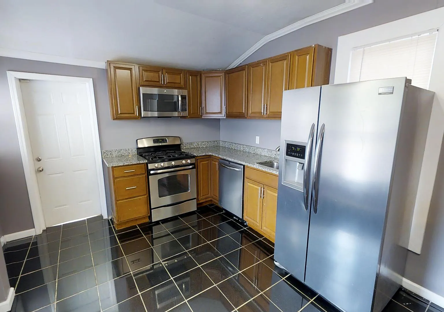 5 bed, 1.5 bath, $3,125 — Photo 4