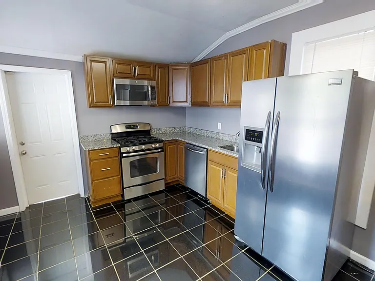 1308 E Fayette St — Photo 4