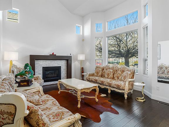 5th image of 1288 Riverside Dr