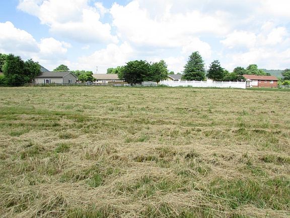 5th image of 190 Southgate Dr