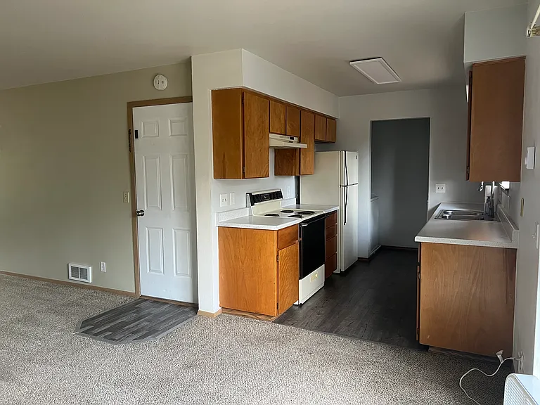7769 W Crenshaw St — Photo 5