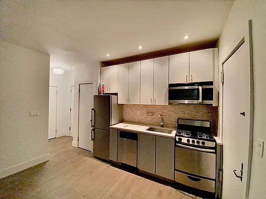 Rented by RC REAL ESTATE OF NEW YORK | media 30