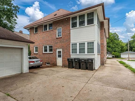 5th image of 810 Chapin St
