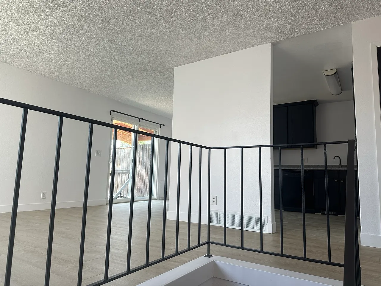5 bed, 1350 sqft, $2,500 — Photo 4