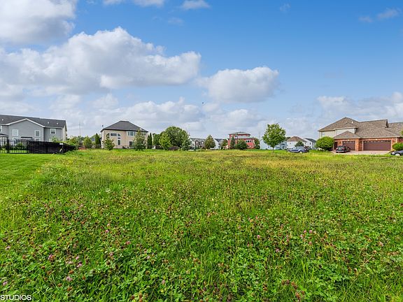 3rd image of 25526 Prairiewood Ln