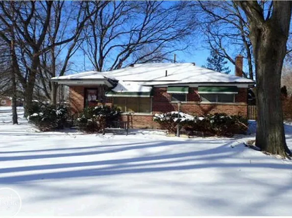 22642 Edgewood St, Saint Clair Shores, MI 48080