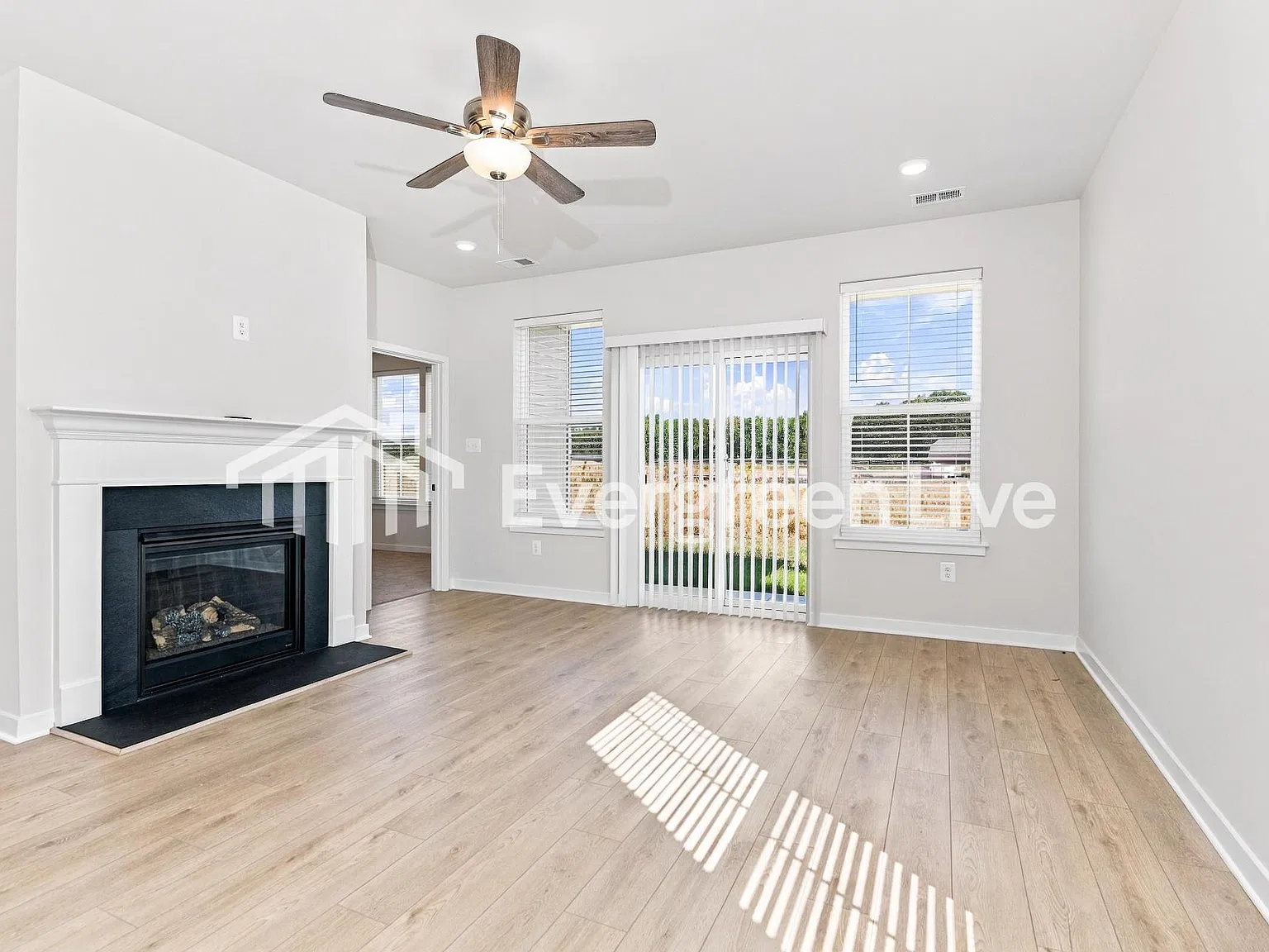 2 bed, 2.0 bath, 1518 sqft, $2,090 — Photo 3