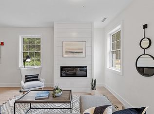 100 Albion Rd #302, Bedford, MA 01730