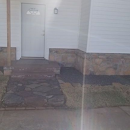 3rd image of 211 N Avenue C