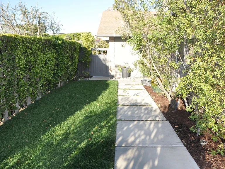 3078 Zell Dr — Photo 4