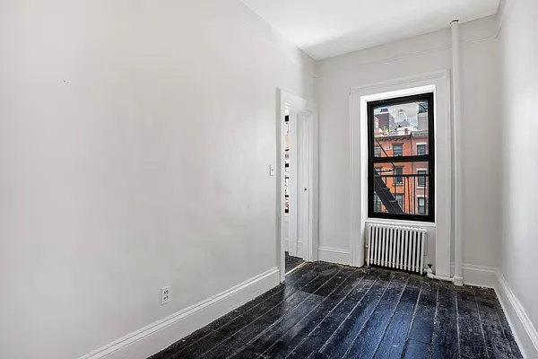 Rented by Moises Farhart, LREB | media 12