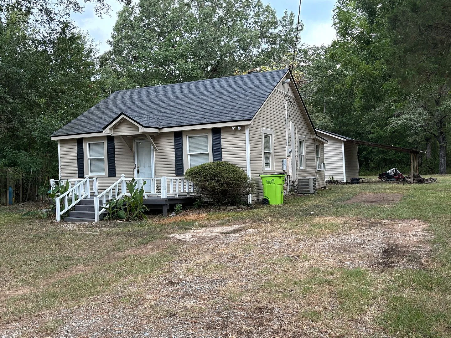 **Charming 2/1 Benton Home** — Photo 2