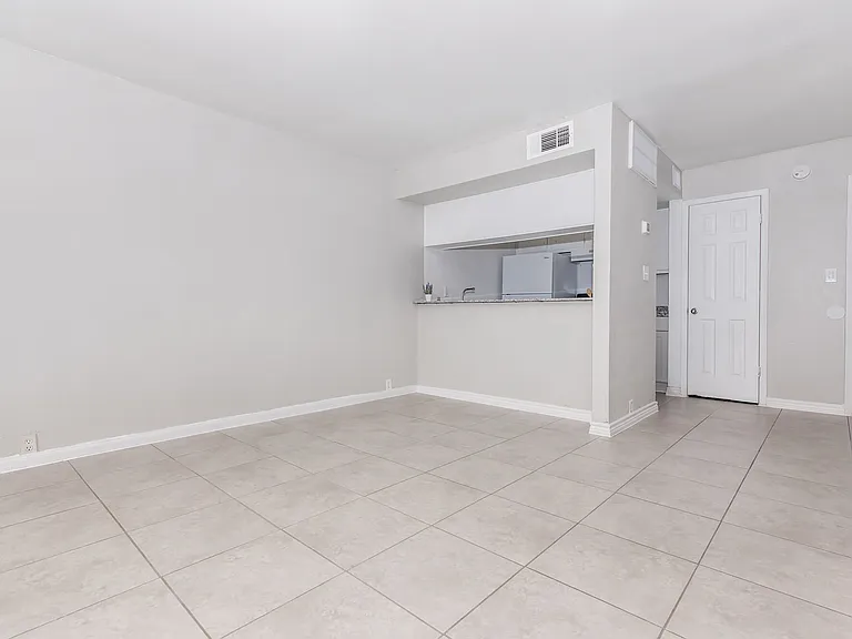 Ashley Square Apartments — Photo 15